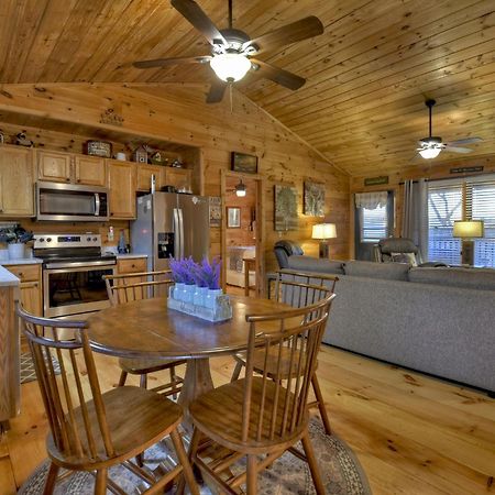 Villa Talking Leaves Hot Tub Firepit And Comfy King Beds Ellijay Exterior foto