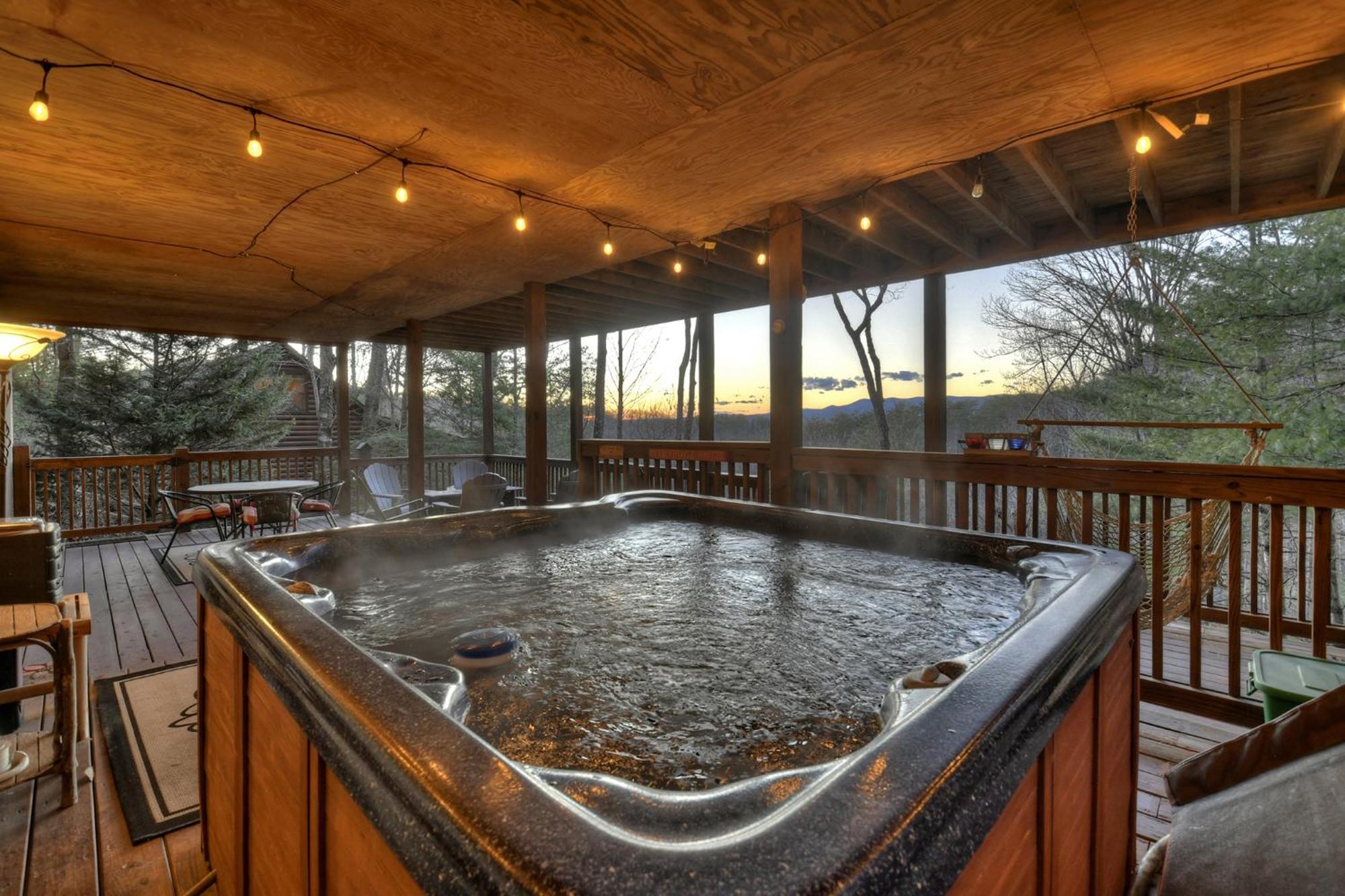 Villa Talking Leaves Hot Tub Firepit And Comfy King Beds Ellijay Exterior foto